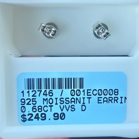 Moissanite 0.68 ct - Elegant 925 Sterling Silver Stud Earrings - Picture 7 of 8